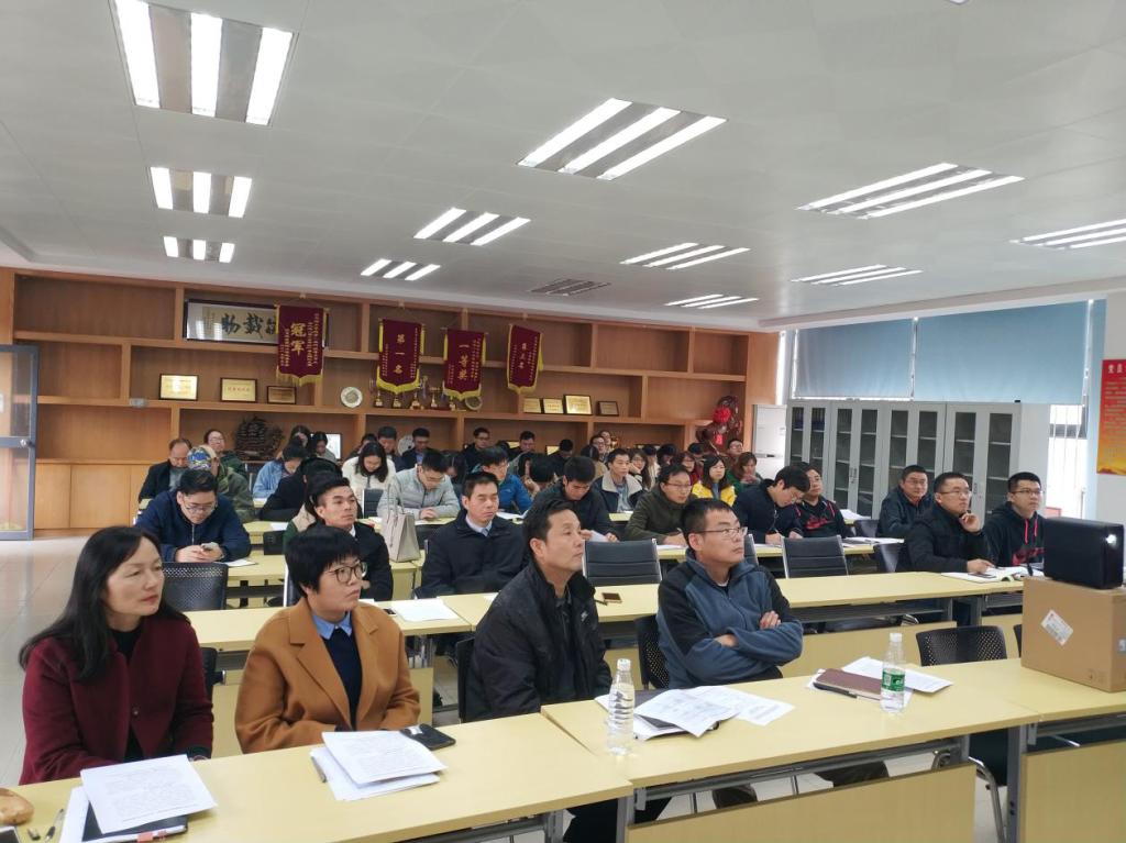 av在线
教工党支部召开2018年度专题组织生活会和党员民主测评3.png