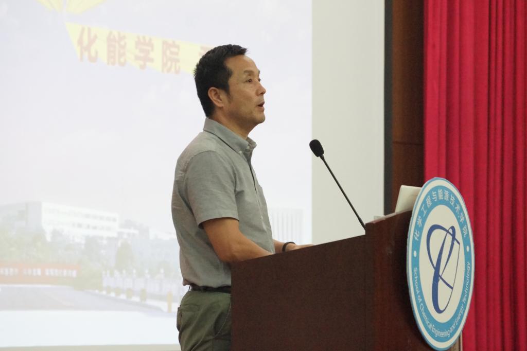 av在线
党总支书记君光为2018级新生上党课-3-.JPG