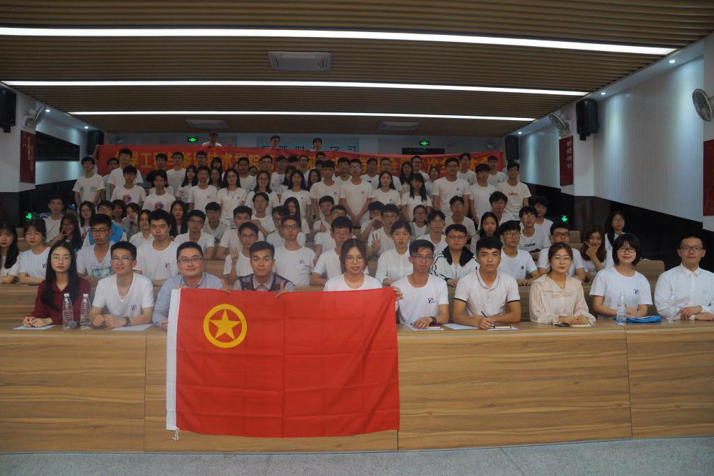 av在线
举行第三届团总支-学生会第二次全体大会1.jpg