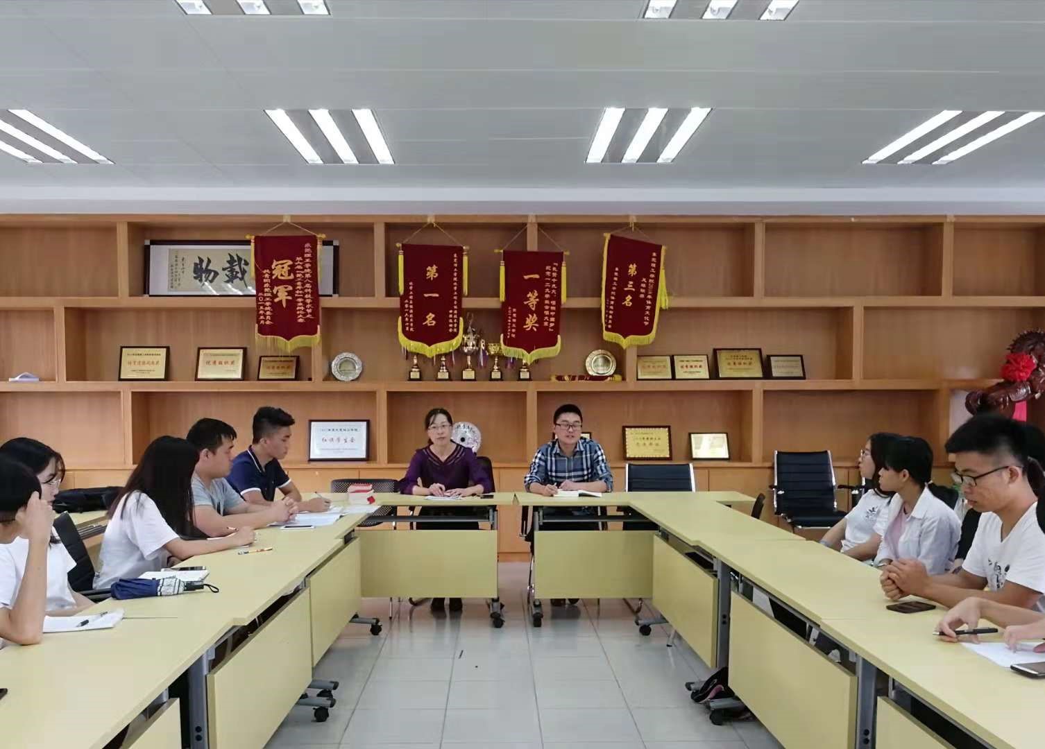av在线
召开第49期校党课培训动员会议2.jpg