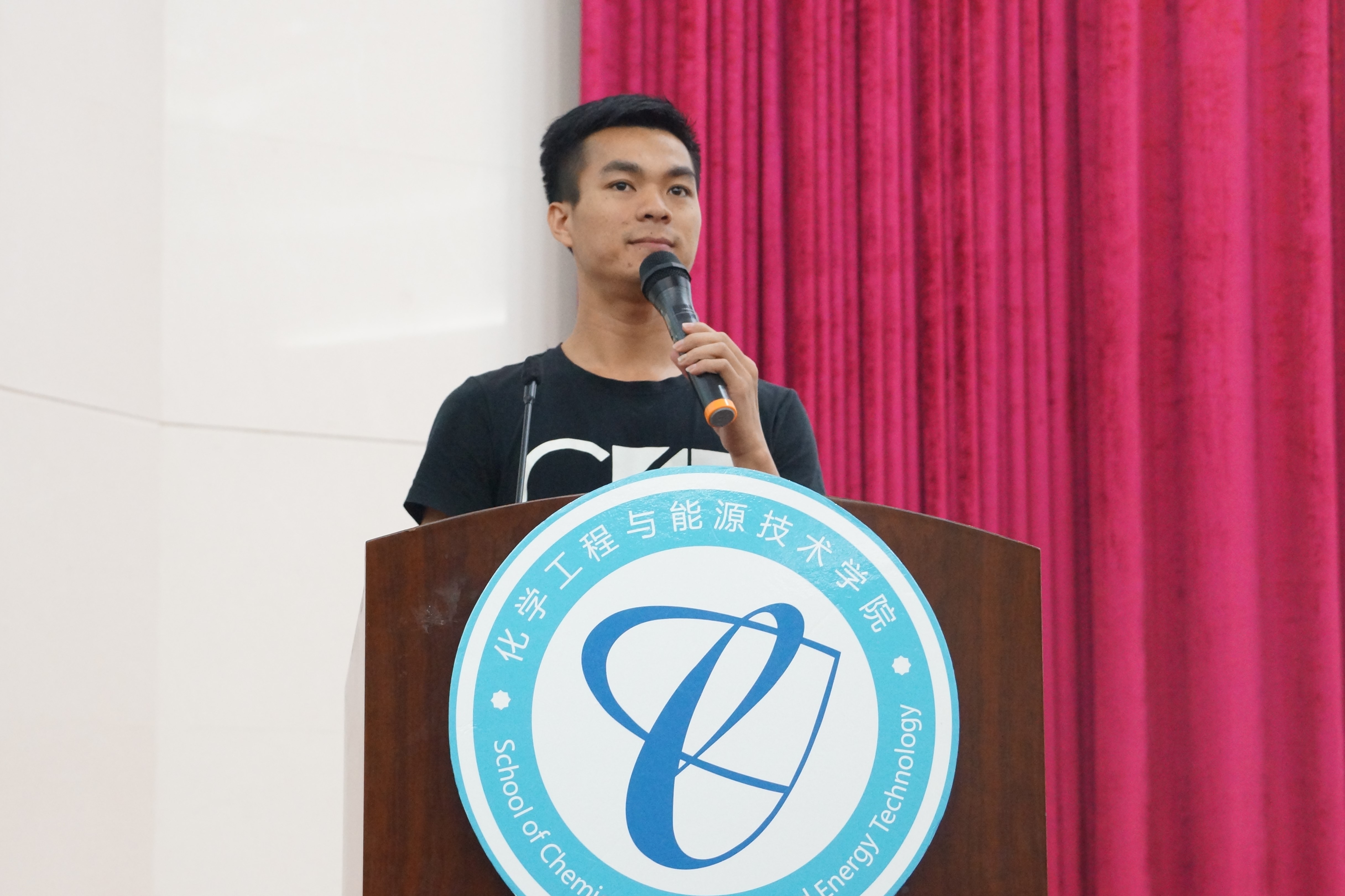 av在线
举办学长-学习经验-生活技巧-分享会1.jpg