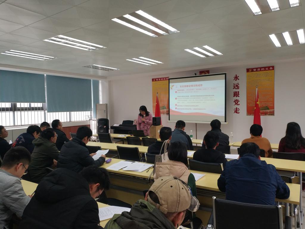 av在线
党总支召开-学习黄群等全国优秀共产党员先进事迹-专题学习会.jpg