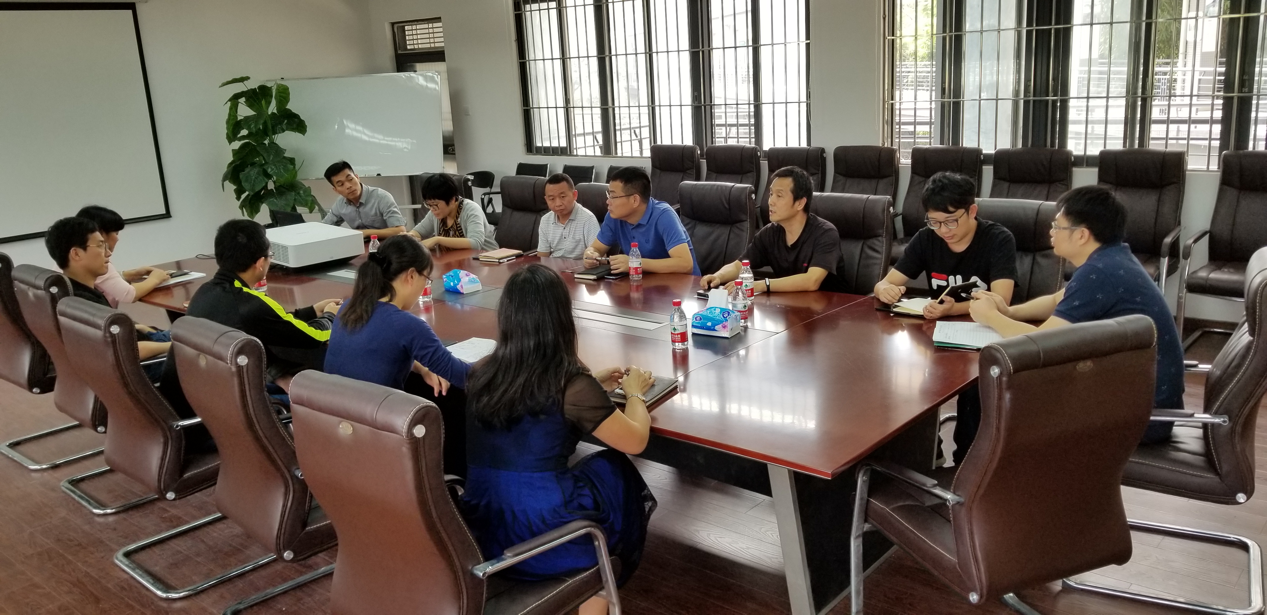 av在线
召开党政联席扩大会.jpg