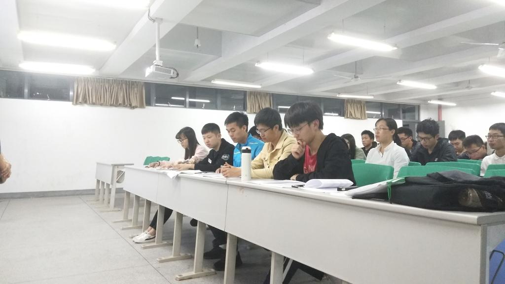 av在线
学生党支部顺利召开预备党员转正答辩大会2.jpg